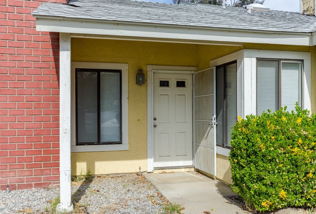 1746 The Willows Road San Jacinto, CA 92583 - Photo 2 of 32