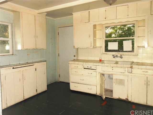 6220 Tyrone Avenue Van Nuys, CA 91401 - Photo 14 of 21