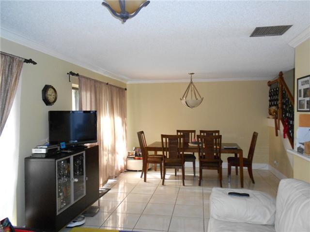 3907 Pinewood Lane, Unit 209 Hollywood, FL 33021 - Photo 3 of 9