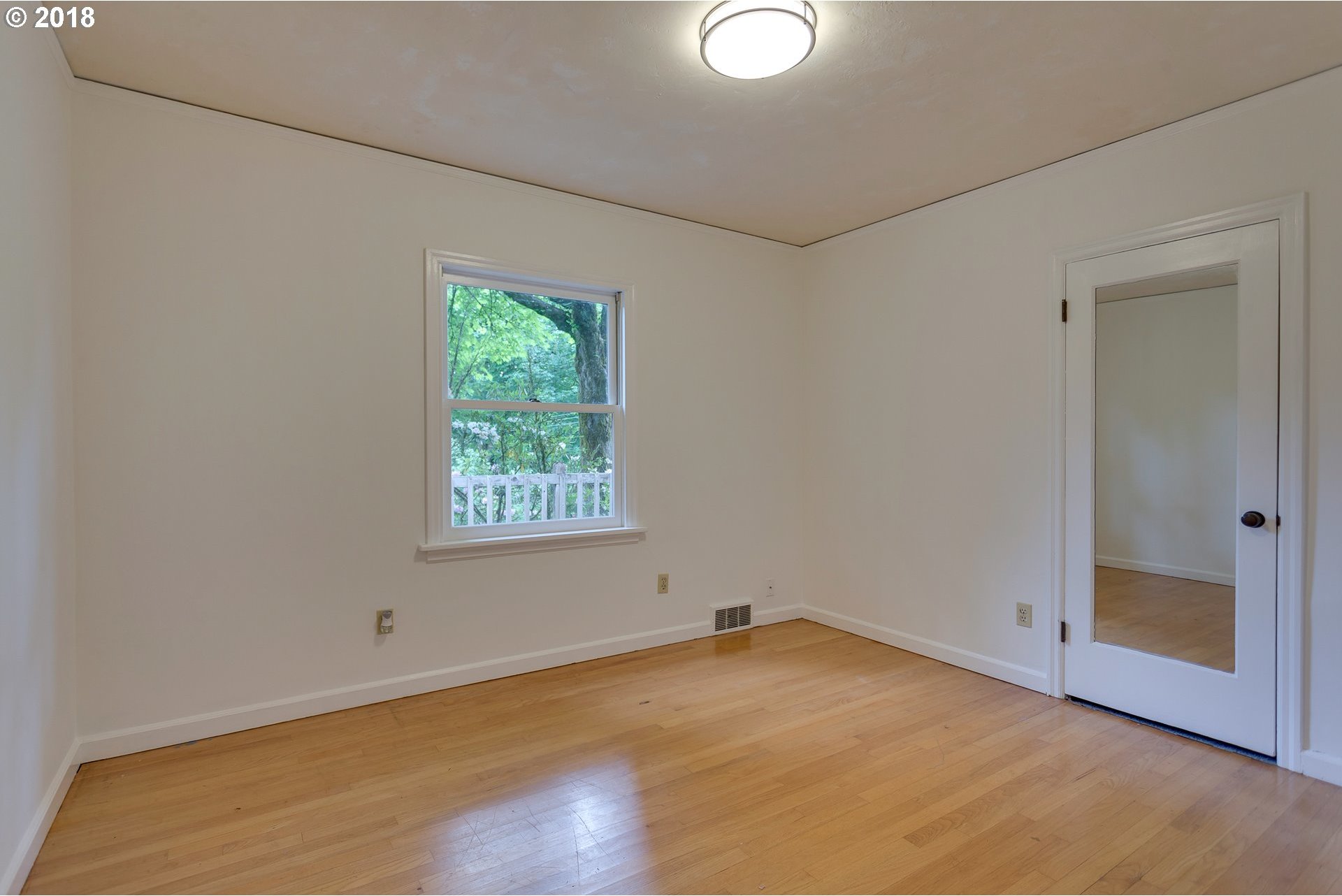 5095 Southwest Barnes Road Portland, OR 97221 - Photo 8 of 29