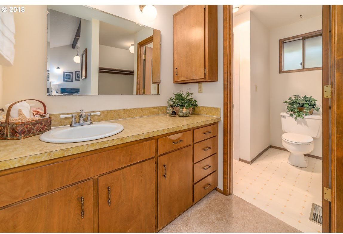 3944 South Ridge Drive Eugene, OR 97405 - Photo 16 of 32 Gallery Image 16