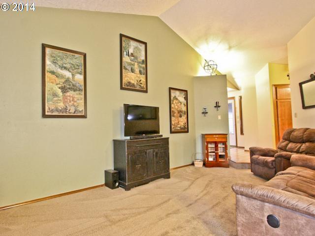 9960 Southwest Kable Street Tigard, OR 97224 - Photo 3 of 16 Gallery Image 3