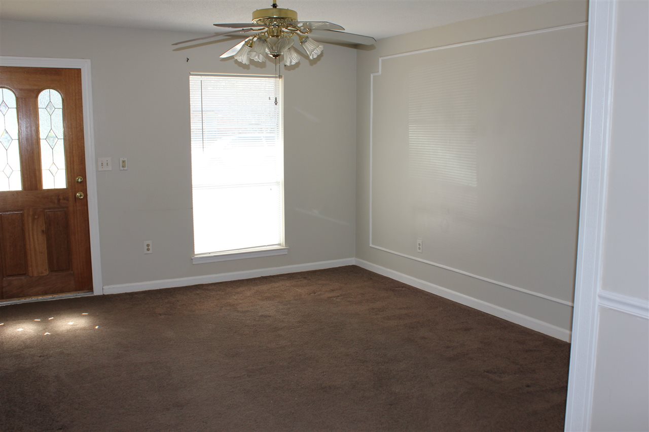 1023 Greencliff Road Collierville, TN 38017 - Photo 2 of 12 The Living Room/Den Area is freshly neutral paint and carpet and has lots of wall space for your furniture.