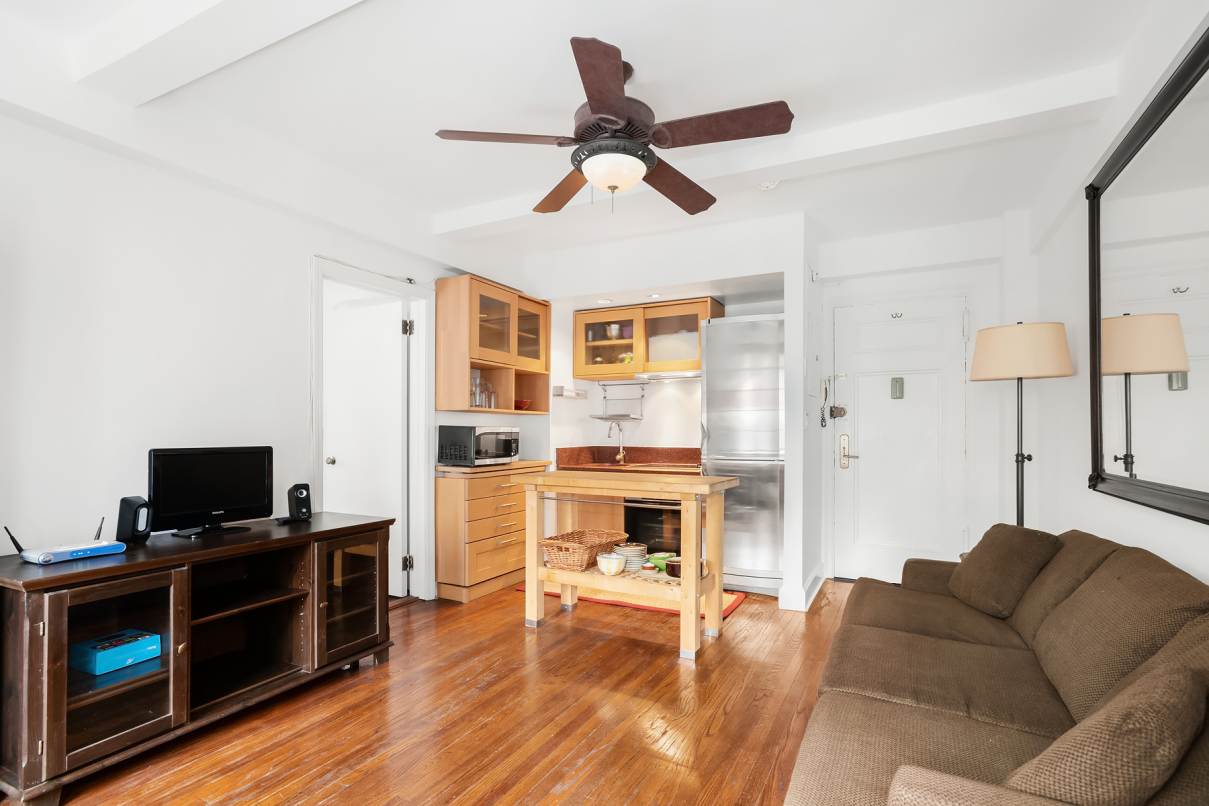 25 Tudor City Place, Unit 719 Manhattan, NY 10017 - Photo 2 of 6