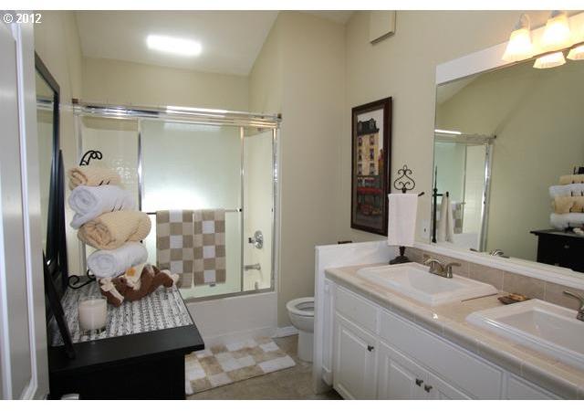 12370 Southwest Sheldrake Way Beaverton, OR 97007 - Photo 9 of 16 Gallery Image 9