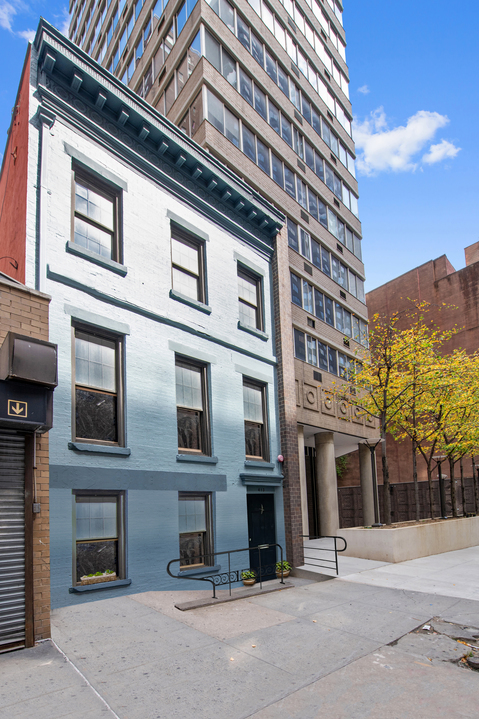 413 E 53rd St, Manhattan, NY 10022 - Photo 2 of 2