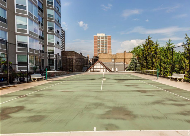 720 W Gordon Ter, Chicago, IL 60613 - Photo 4 of 9