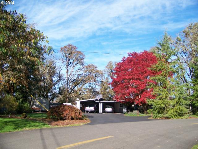 15 Southgate Road Roseburg, OR 97471 - Photo 2 of 12 Gallery Image 2