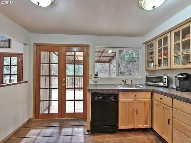 402 Southwest Custer Street Portland, OR 97219 - Photo 12 of 16 Gallery Image 12