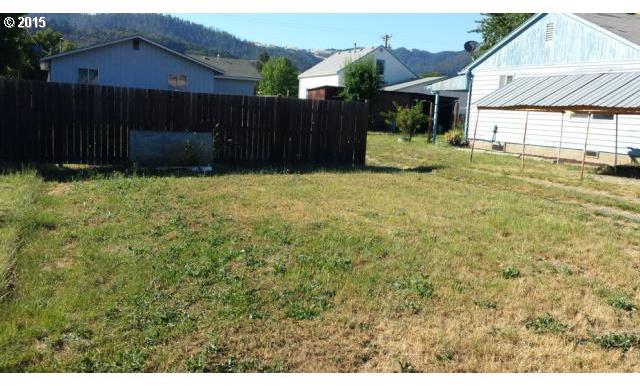 468 East 3rd Avenue Riddle, OR 97469 - Photo 7 of 14