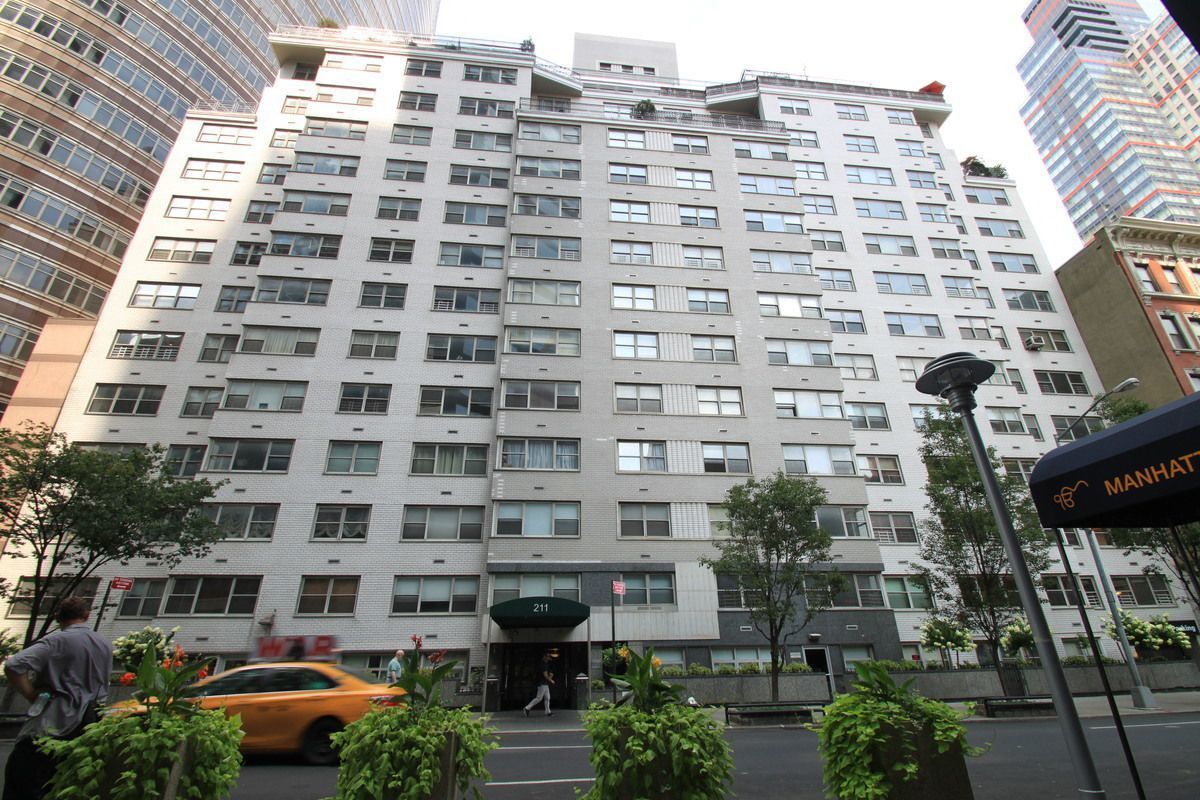 The Hawthorne 211 E 53rd St, Manhattan, NY 10022 - Photo 2 of 7