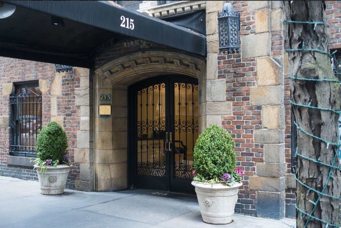 215 E 73rd St, Manhattan, NY 10021 - Photo 3 of 5