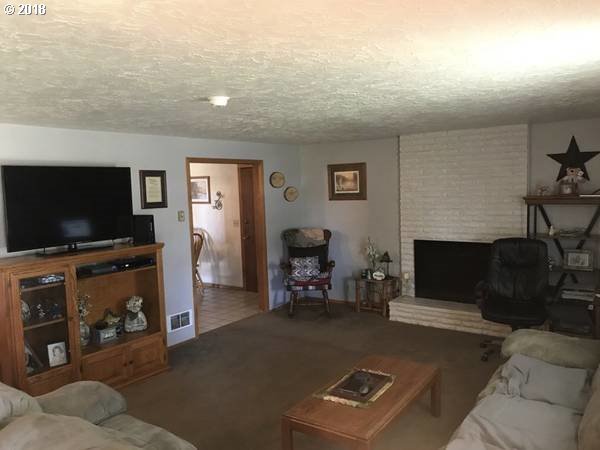 1572 6th Street Springfield, OR 97477 - Photo 2 of 16