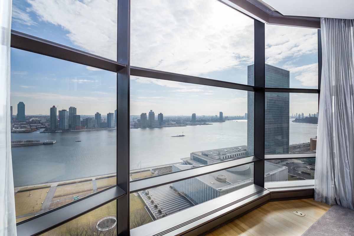 50 United Nations Plaza, Unit 24A Manhattan, NY 10017 - Photo 3 of 16