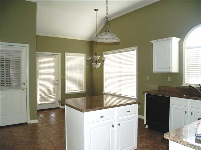 842 North Ericson Road Memphis, TN 38018 - Photo 4 of 12 Spacious, updated Kitchen with solid granite countertops, tile floors, & beautiful lighting.