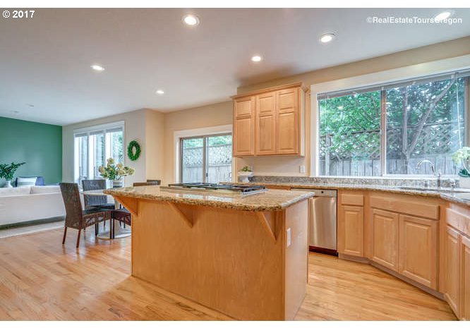 3041 Southwest Carson Street Portland, OR 97219 - Photo 9 of 28 Gallery Image 9