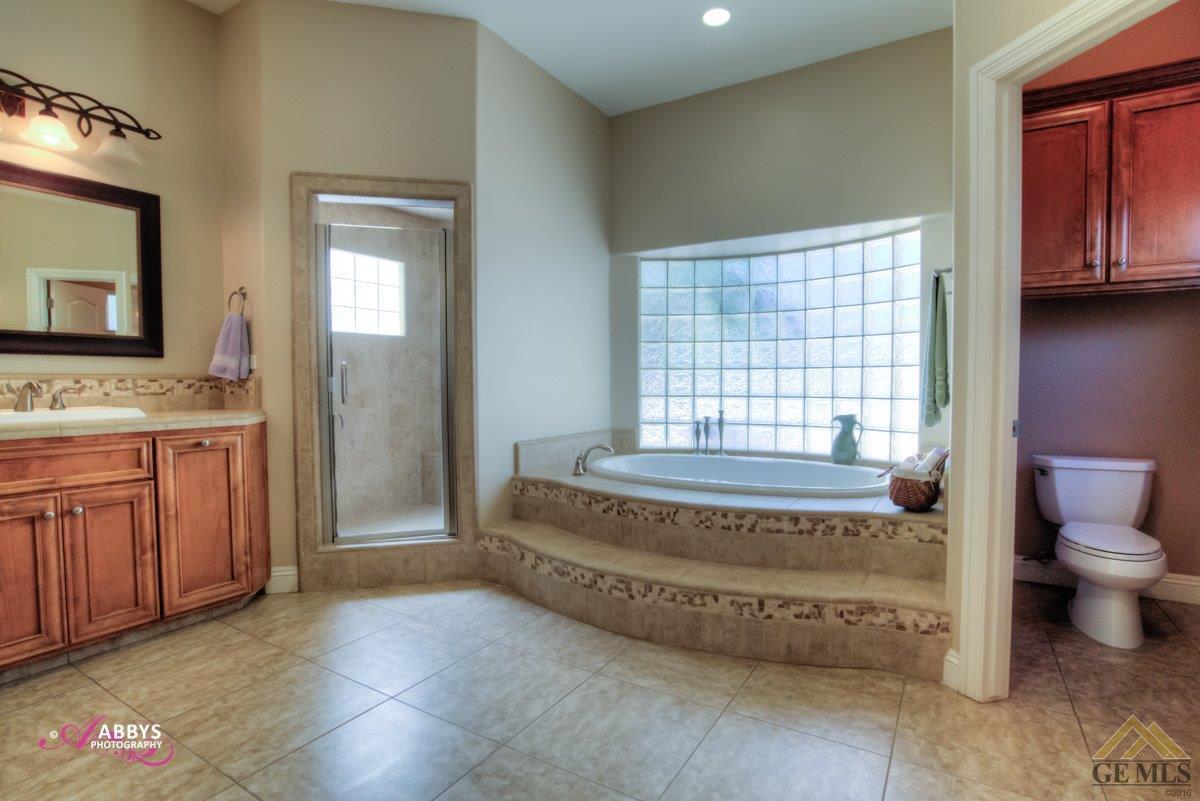 13103 Michaelangelo Drive Bakersfield, CA 93314 - Photo 12 of 37