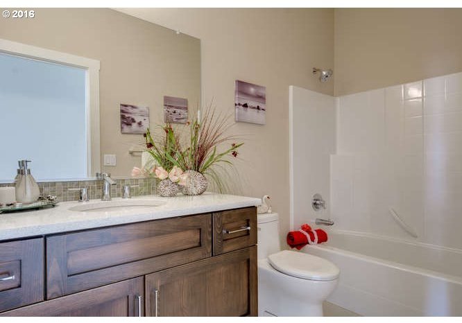 168 Oak Loop Kelso, WA 98626 - Photo 13 of 32 Gallery Image 13