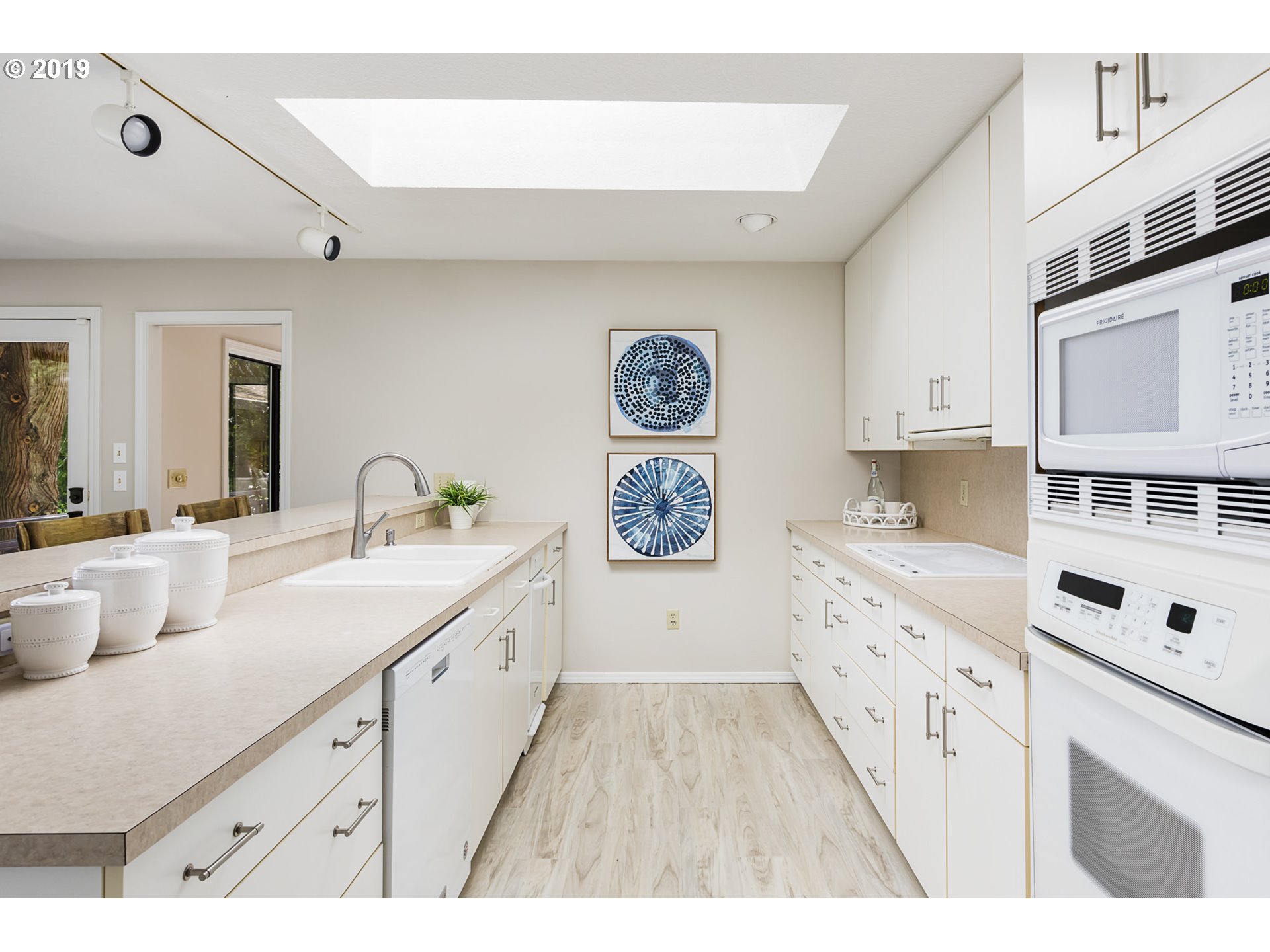 10312 Southwest Lancaster Road Portland, OR 97219 - Photo 7 of 32 Gallery Image 7