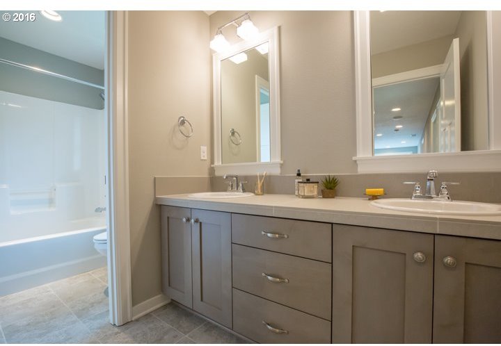 4475 Southwest Carson Street Portland, OR 97219 - Photo 14 of 24 Gallery Image 14