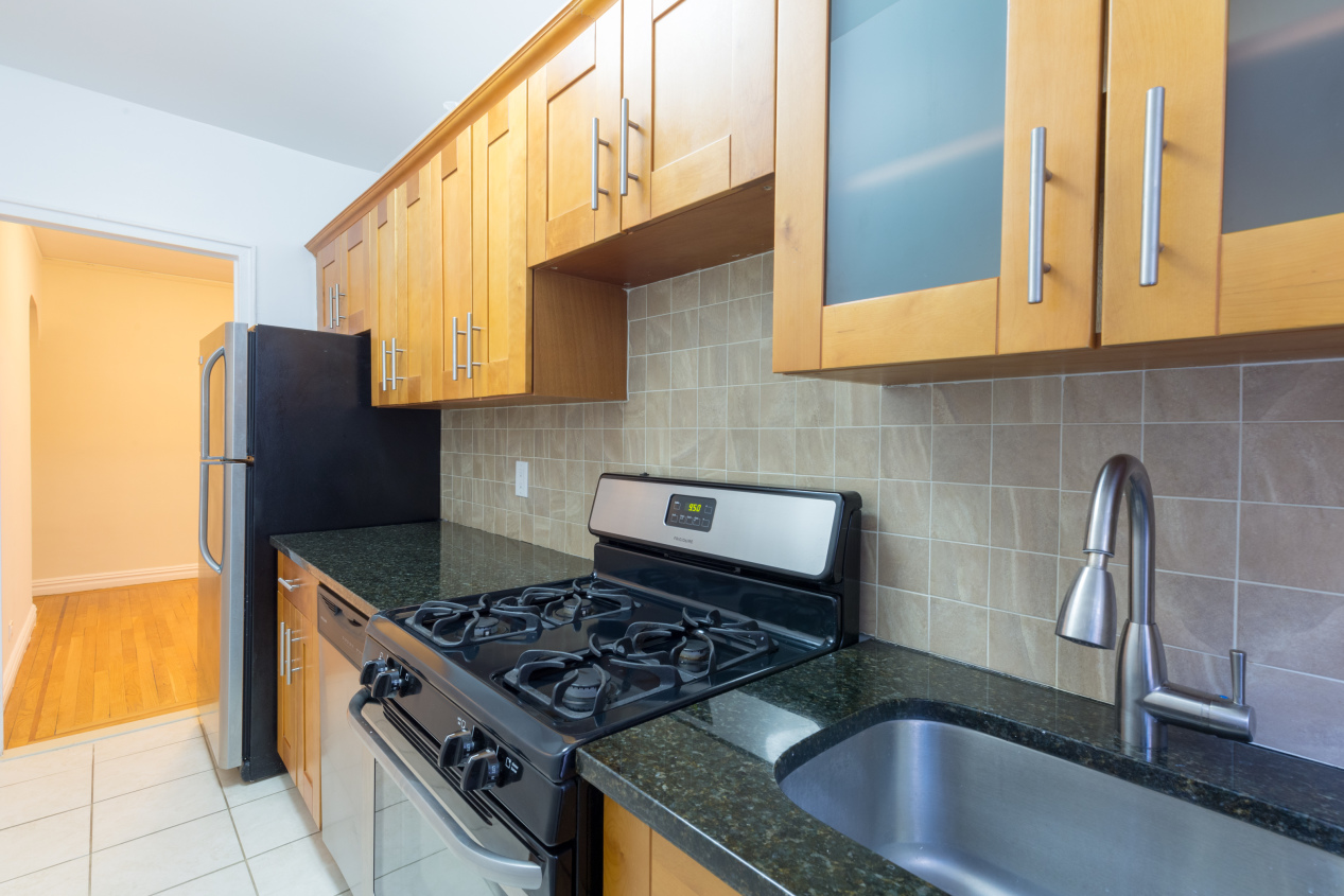 364 West 18th Street, Unit 5H Manhattan, NY 10011 - Photo 4 of 5