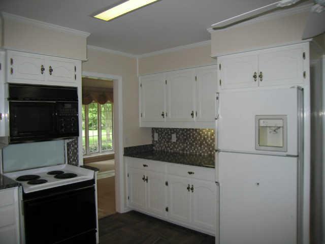 2522 Morgan Road Murfreesboro, TN 37129 - Photo 3 of 10 Eat in Kitchen. New granite/tile back splash/custom sink-tile floor