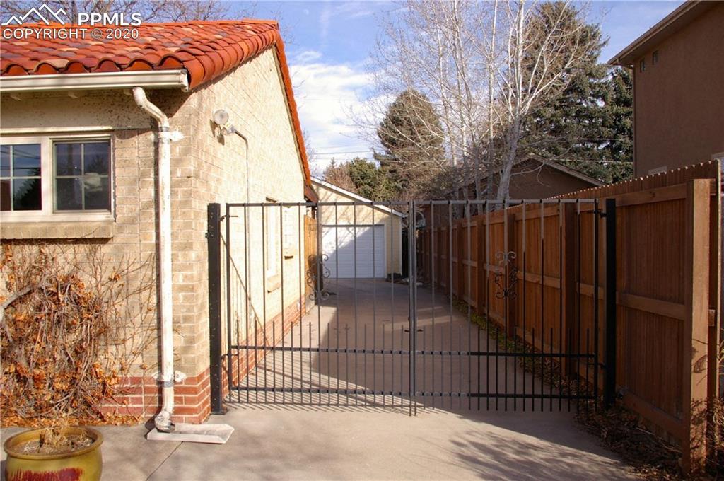 796 Ivanhoe Street Denver, CO 80220 - Photo 3 of 23