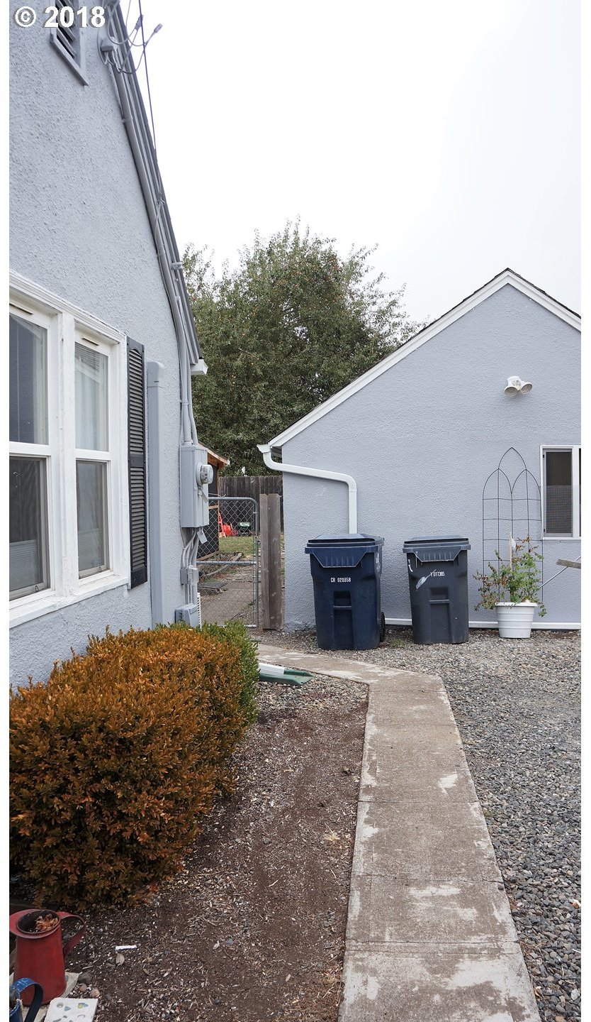 303 16th Street Springfield, OR 97477 - Photo 18 of 21