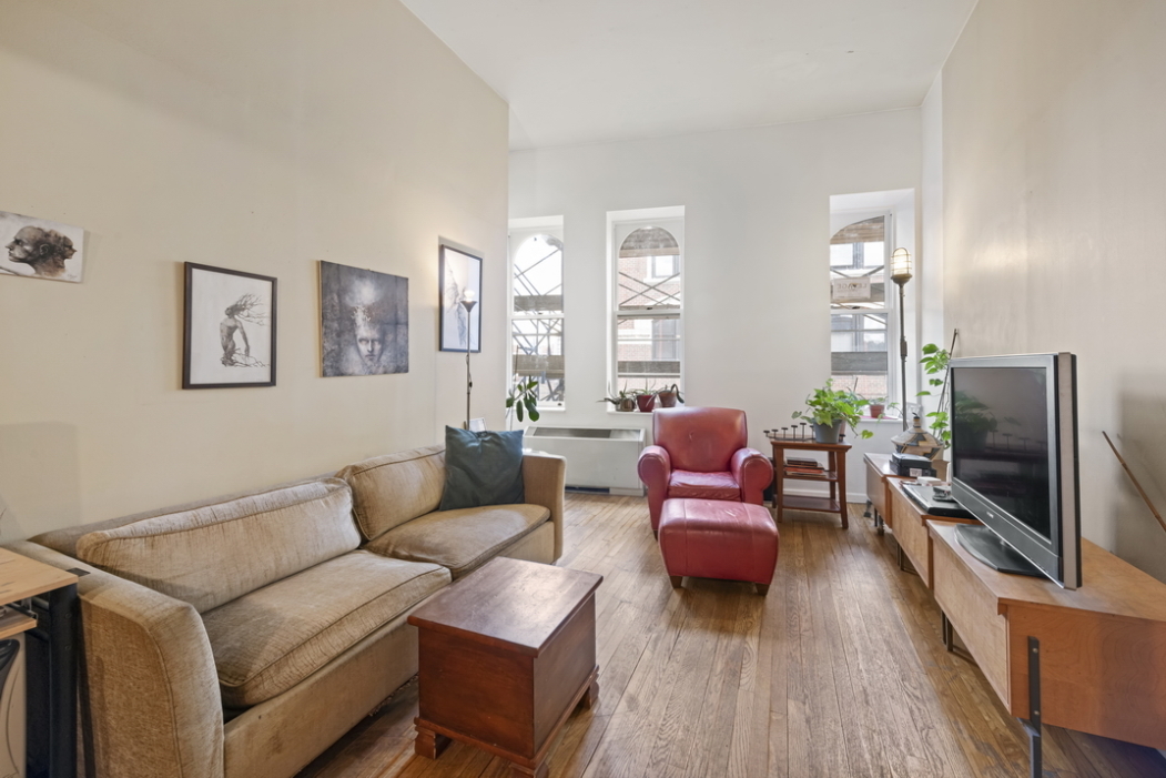 9 Barrow Street, Unit 7J Manhattan, NY 10014 - Photo 2 of 5