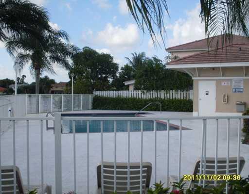 9840 Southwest 3rd Street Pembroke Pines, FL 33025 - Photo 14 of 17