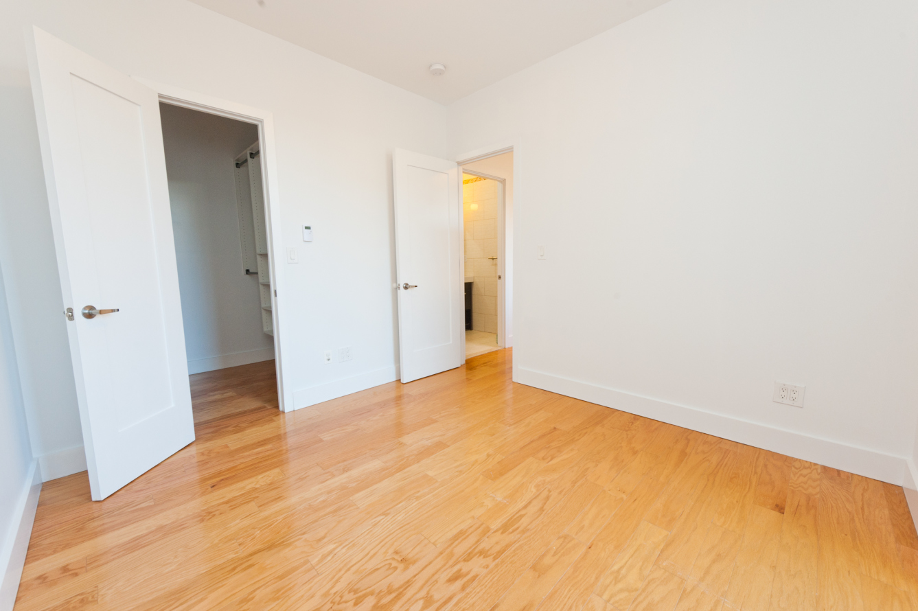 25-27 18th Street, Unit 4B Queens, NY 11102 - Photo 8 of 10