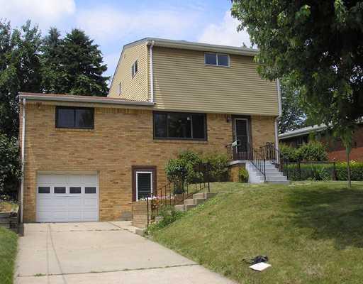 172 William Circle McKees Rocks, PA 15136 - Photo 1 of 17 Gallery Image 1