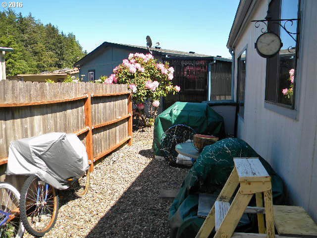 100 River Bend Road, Unit SP 87 Reedsport, OR 97467 - Photo 23 of 32