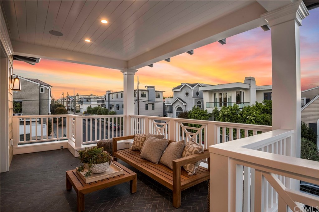 424 1st Street Manhattan Beach, CA 90266 - Photo 8 of 38