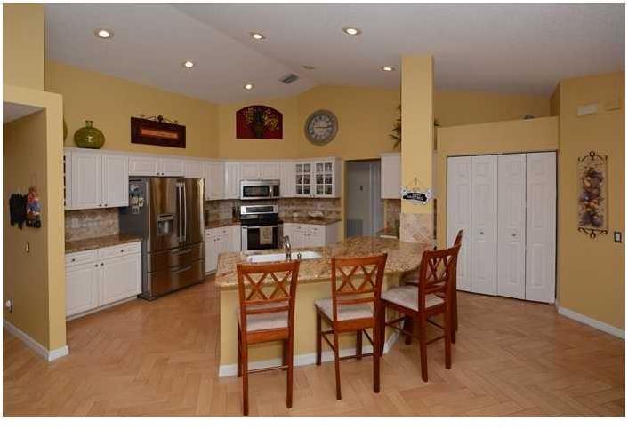 3230 Overlook Road Davie, FL 33328 - Photo 3 of 23