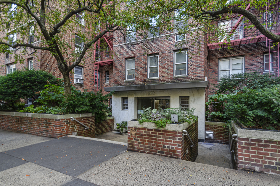 302 E 88th St, Manhattan, NY 10128 - Photo 3 of 3