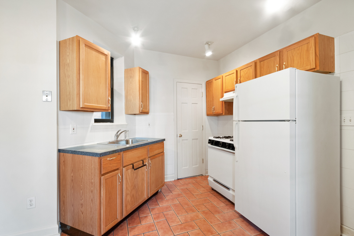 270 East 2nd Street, Unit 1F Brooklyn, NY 11218 - Photo 2 of 6