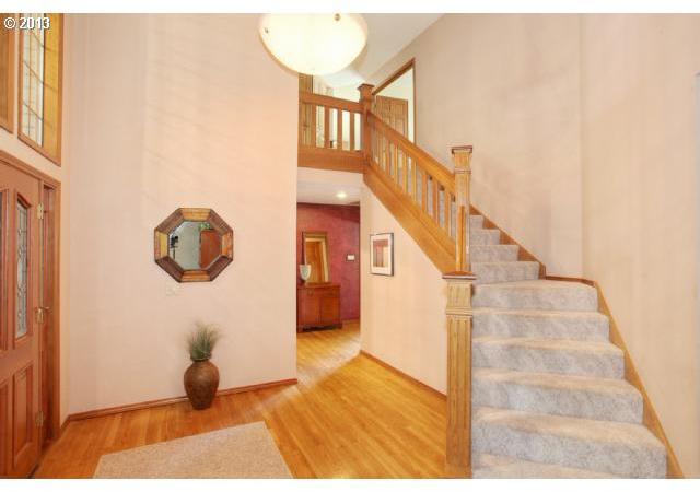 17043 Southwest Rivendell Drive Portland, OR 97224 - Photo 3 of 15 Gallery Image 3