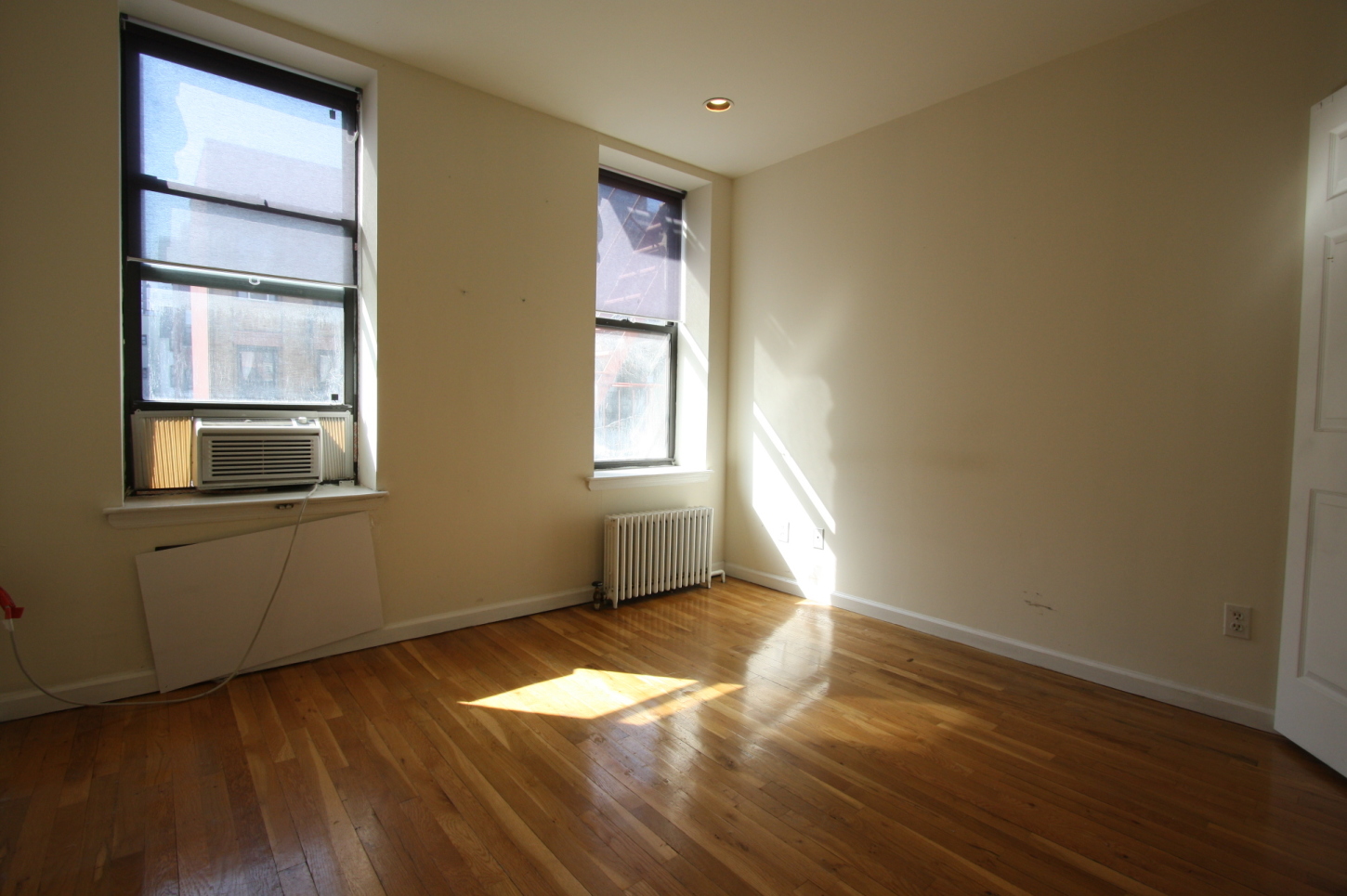 423 East 75th Street, Unit 3A Manhattan, NY 10021 - Photo 3 of 5