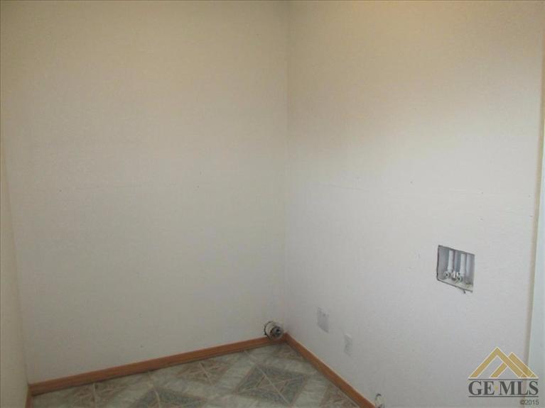 24261 Jacaranda Drive Tehachapi, CA 93561 - Photo 16 of 20