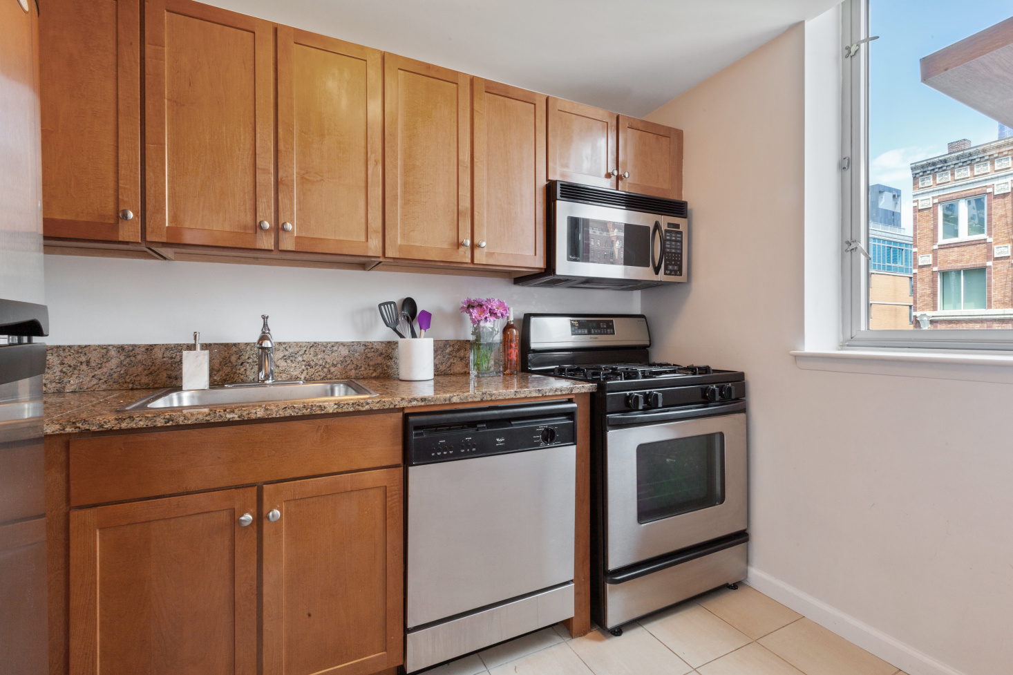 520 West 23rd Street, Unit 12E Manhattan, NY 10011 - Photo 3 of 11