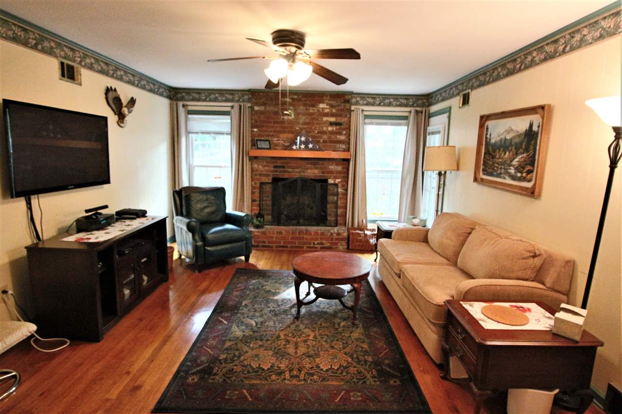 3096 Dumbarton Road Memphis, TN 38128 - Photo 7 of 25 Full view of the living area..gas log fireplace with tons of natural light!
