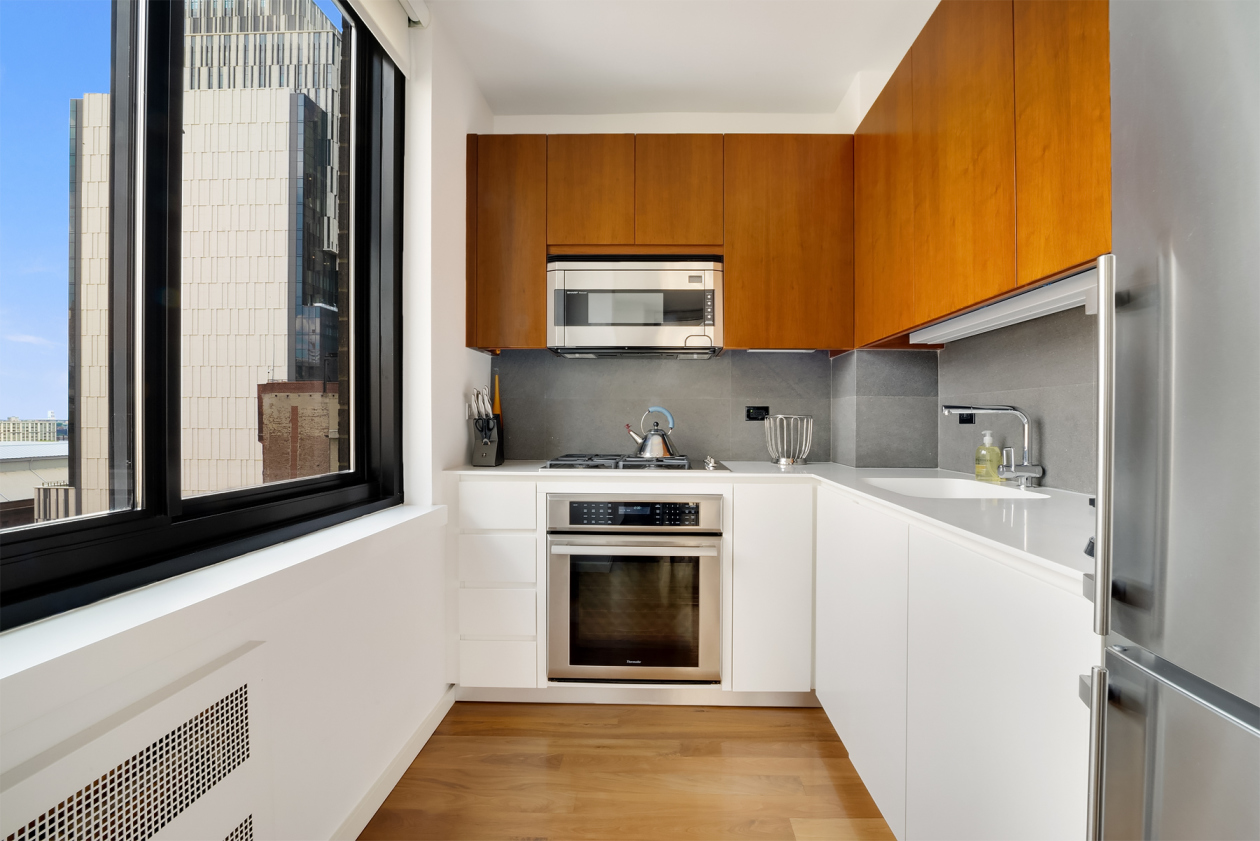 515 East 72nd Street, Unit 12L Manhattan, NY 10021 - Photo 3 of 12