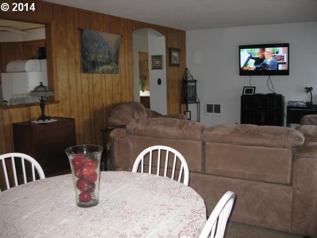 2842 Maple Street Longview, WA 98632 - Photo 5 of 11 Gallery Image 5