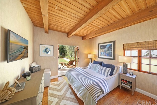 419 Signal Road Newport Beach, CA 92663 - Photo 8 of 23 Downstairs guest bedroom with direct access to back yard and pool.