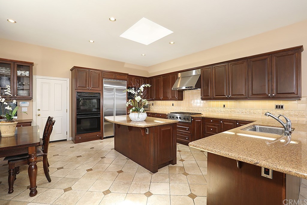 58 Victoria Newport Beach, CA 92660 - Photo 7 of 24