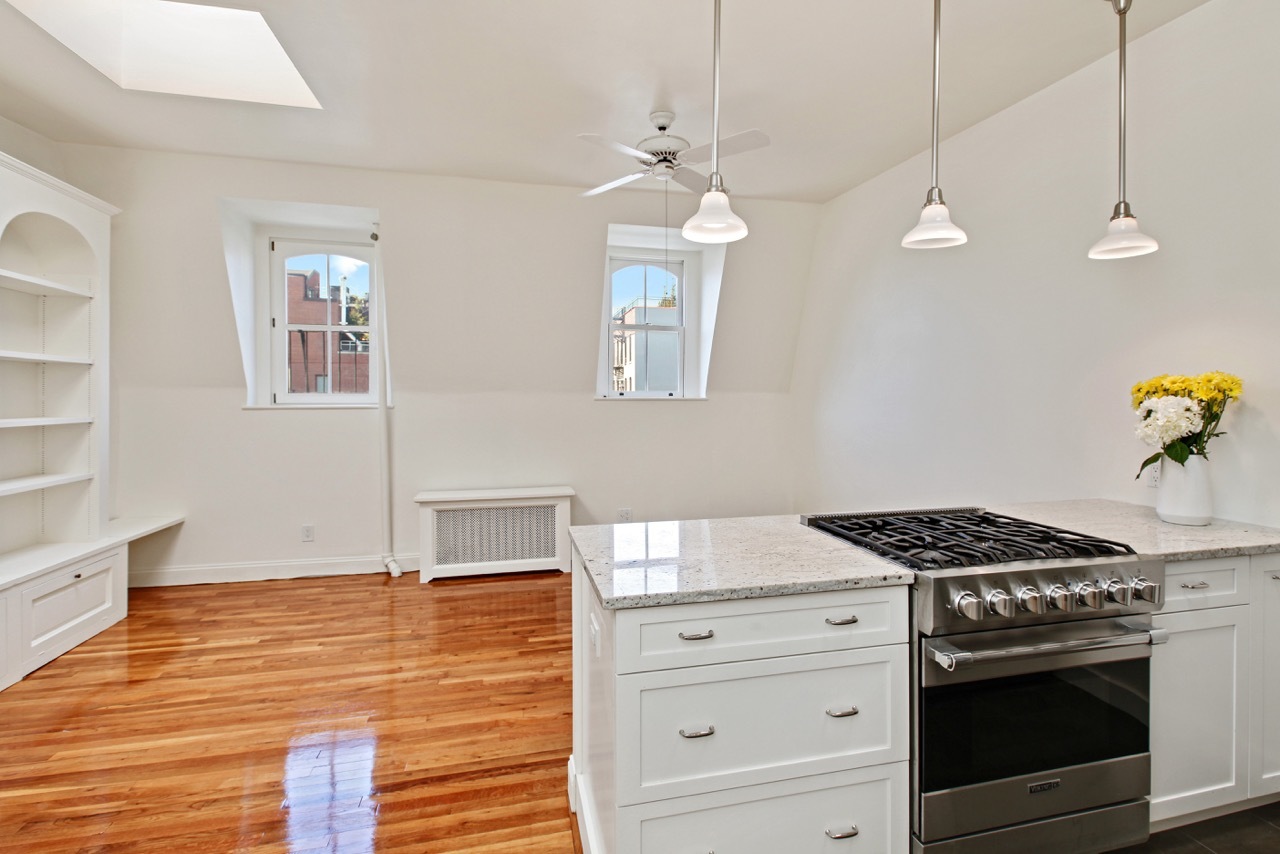 373 Bleecker Street, Unit 5AD Manhattan, NY 10014 - Photo 4 of 10