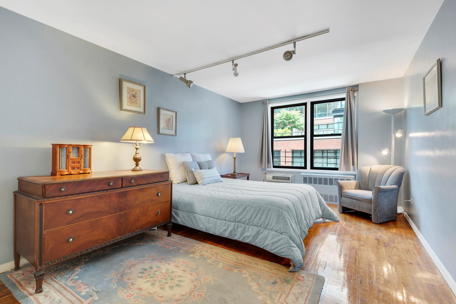 165 Christopher Street, Unit Undisclosed Manhattan, NY 10014 - Photo 3 of 7