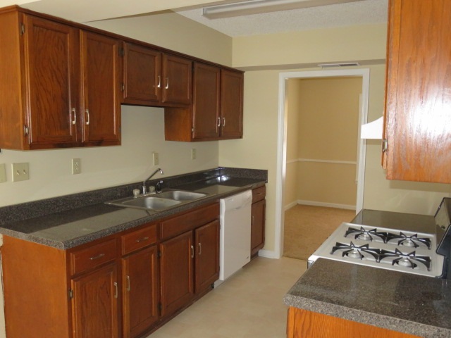 6770 Starkenburg Lane Memphis, TN 38115 - Photo 6 of 13