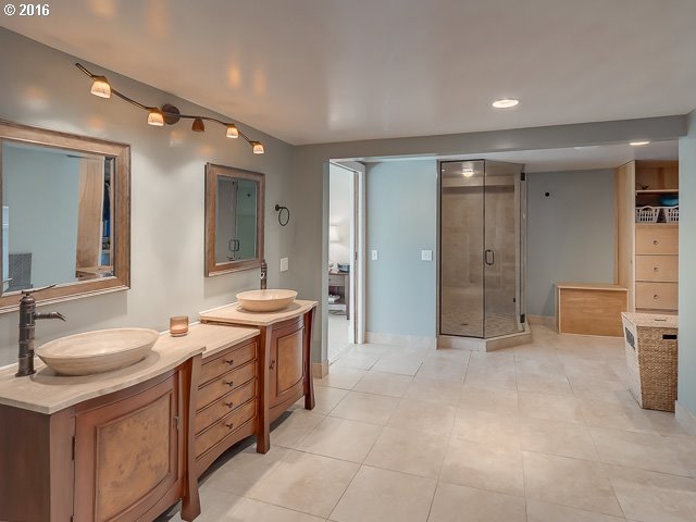 11829 Southwest Riverwood Road Portland, OR 97219 - Photo 22 of 30 Gallery Image 22